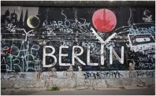 Снесена часть Берлинской стены